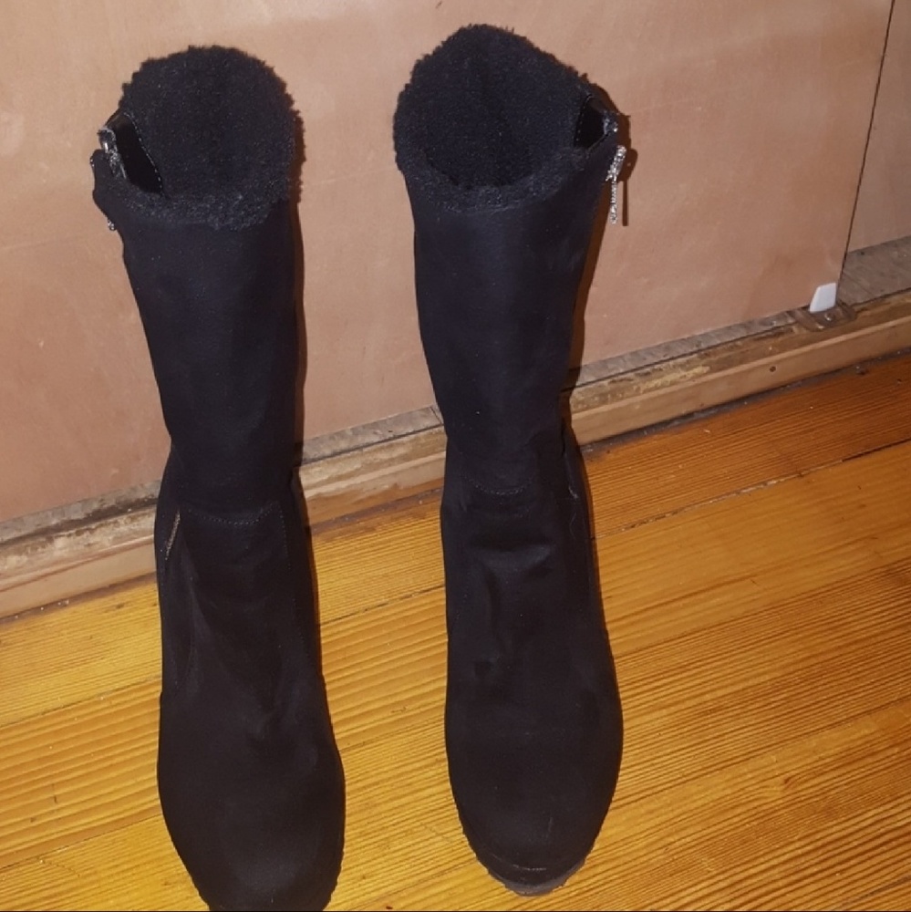 Suede boots